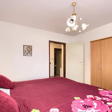 Gordana With Balcony And Parking Apartman Póla