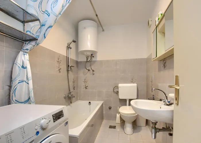 Gordana With Balcony And Parking Apartment