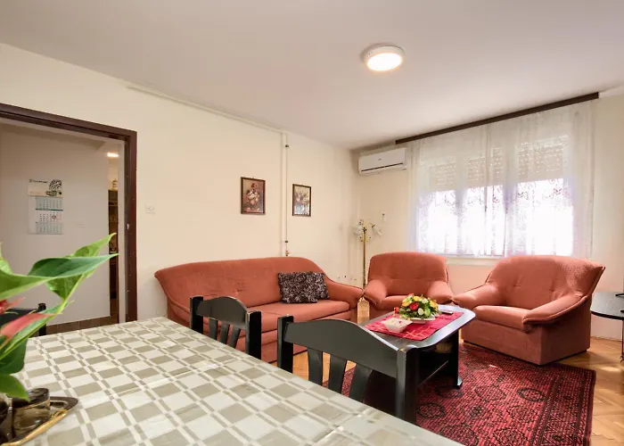 Gordana With Balcony And Parking 普拉