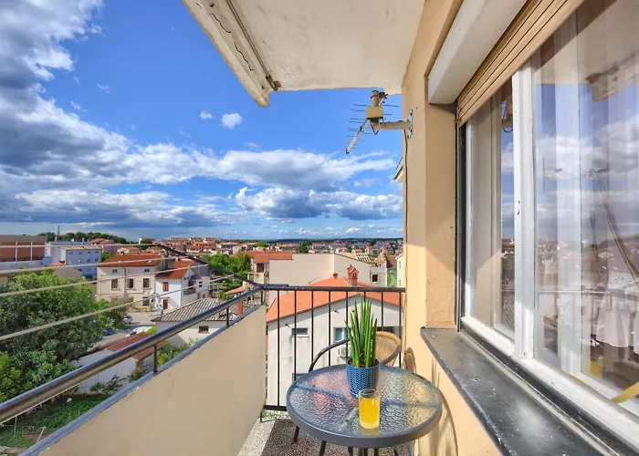 Lägenhet Gordana With Balcony And Parking Pula